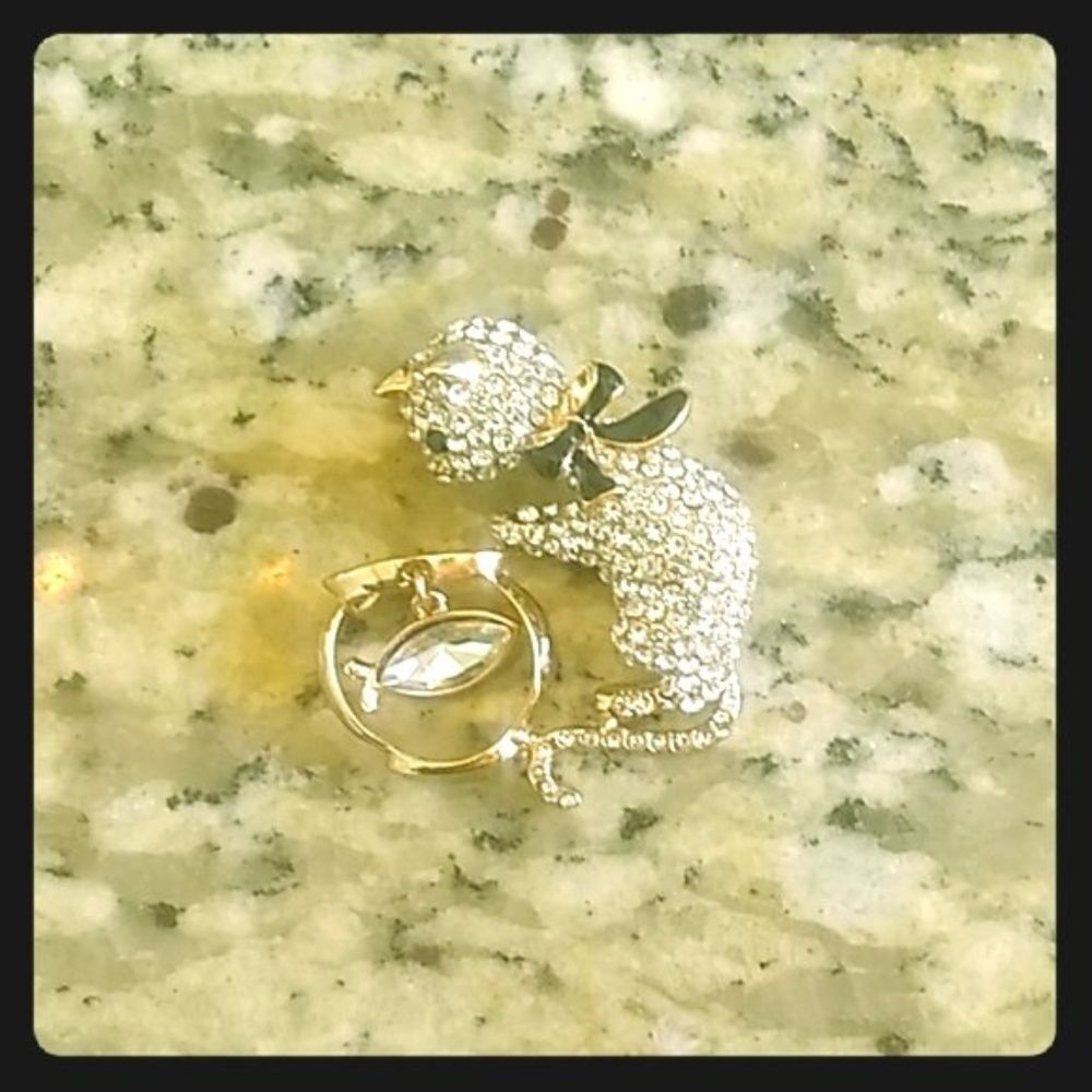 Womens Metal Gallery Cat W/Fish in Bowl